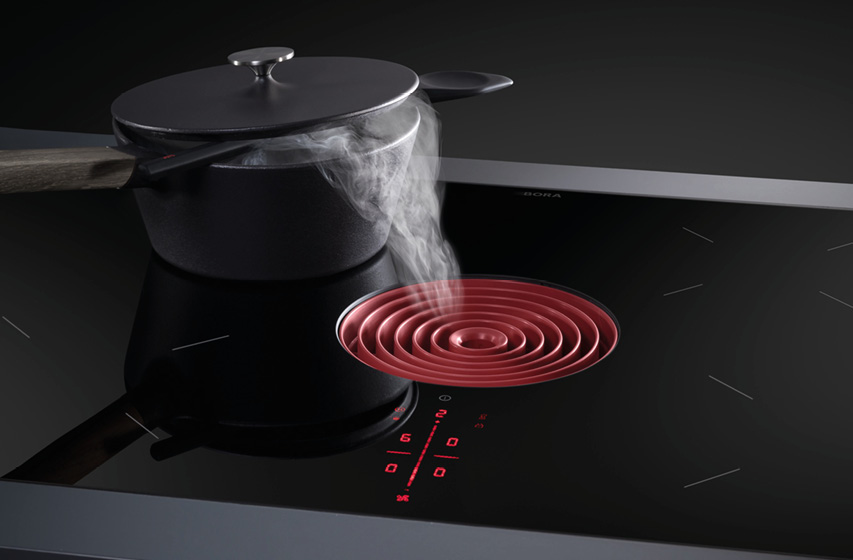 Kochfeldabzug saugt Dampf aus Topf direkt am Kochfeld ab