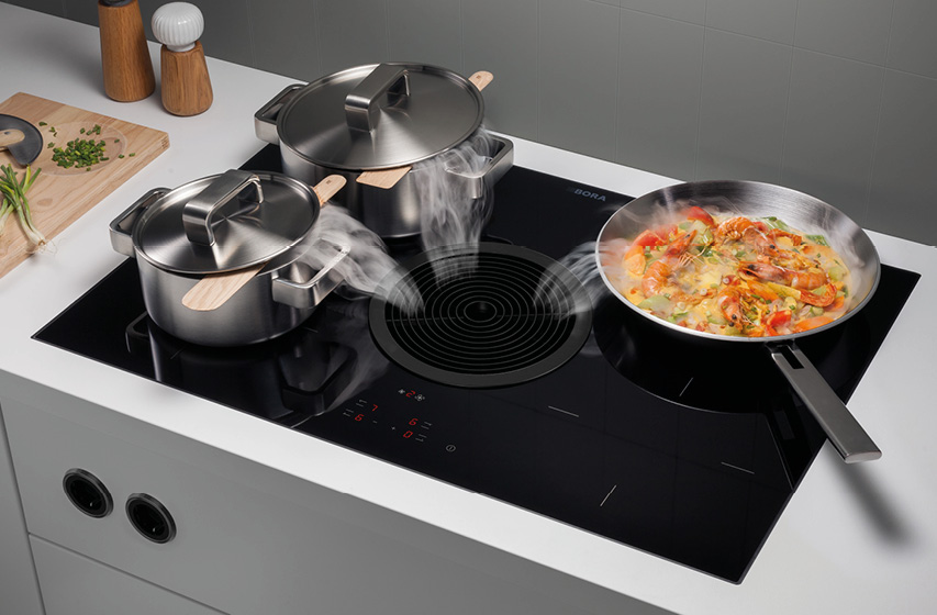 Bora Kochfeld mit integriertem Dunstabzug, zwei Töpfen und Pfanne