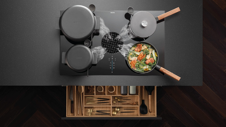 Bora Kochfeld mit integriertem Dunstabzug, Töpfen und Pfanne von oben