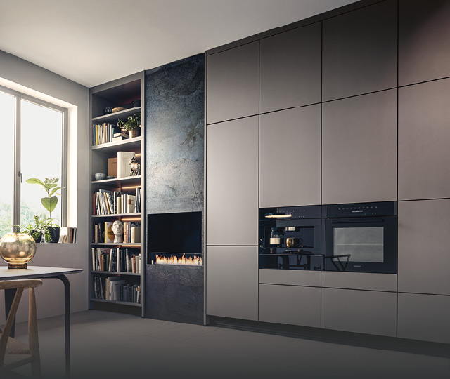 Moderne Einbauküche mit Hochschrankwand und Backofen, Link zu Küchen