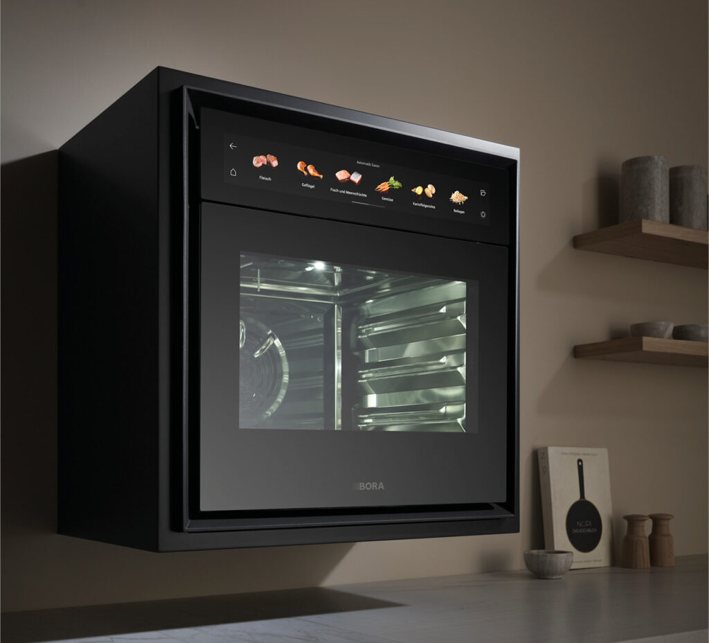 BORA Einbaubackofen mit Touchdisplay in moderner Küchenwand