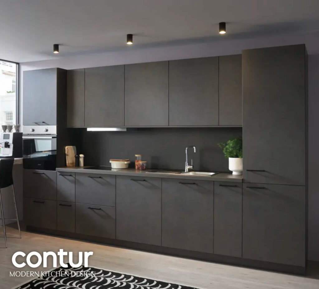 Dunkle grifflose Einbaukuche mit Spule und Hochschranken, Produktseite