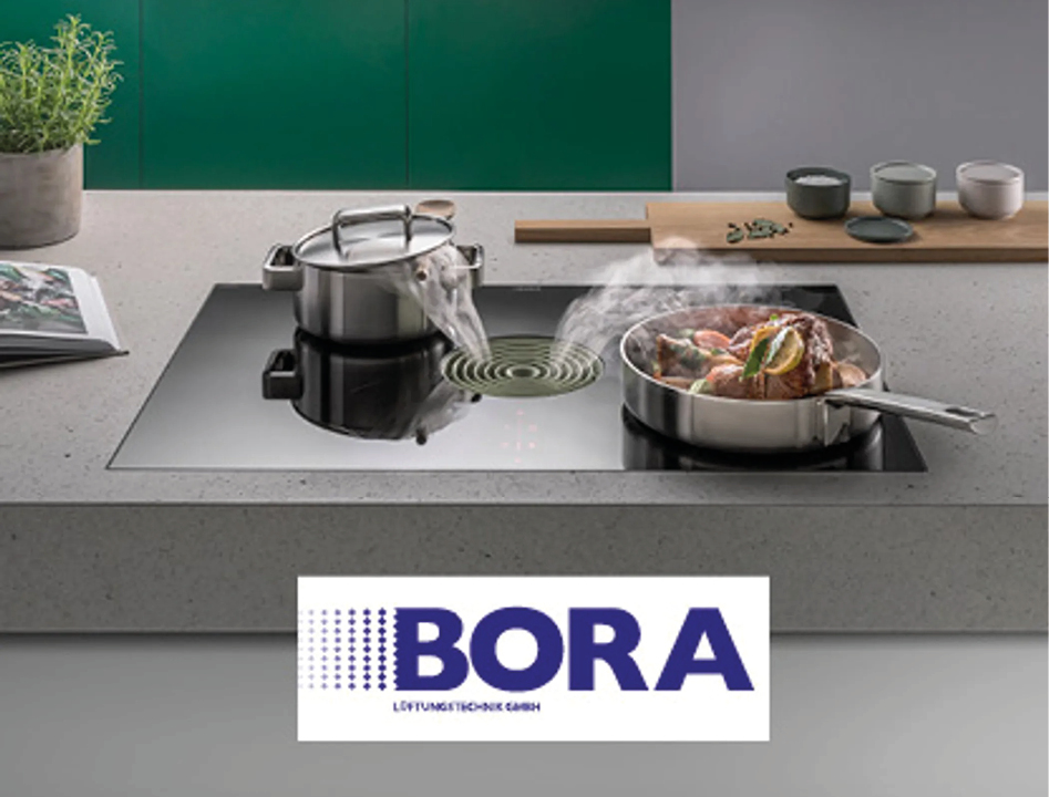 BORA Kochfeld mit integriertem Dunstabzugssystem und zwei Töpfen beim Kochen. Innovative Küchenlösung für moderne Einbauküchen und effiziente Kochfeldlüftung.