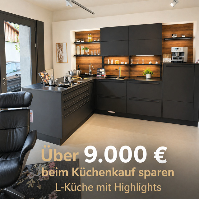 Moderne schwarze Einbauküche mit Kochinsel im Küchenabverkauf